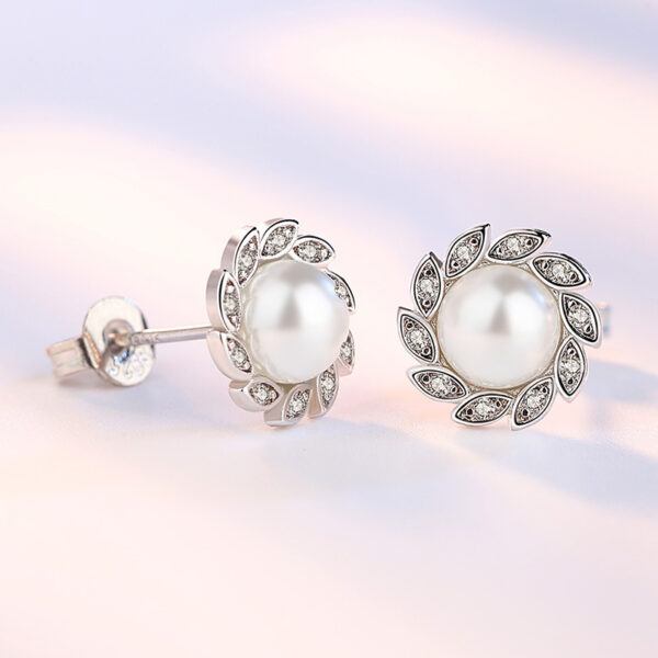 Fashion Fashion Leaf Pearl Stud Earrings - Image 3