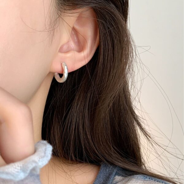 High-grade Ear Clip Retro Graceful Earrings Women - Image 3