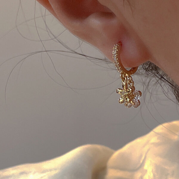 Niche Design Zirconia Metal Flower Tassel Earrings - Image 5