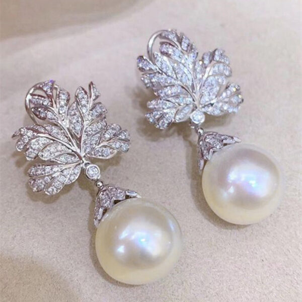 Leaf-shaped Earring Female Pearl Design - Image 3