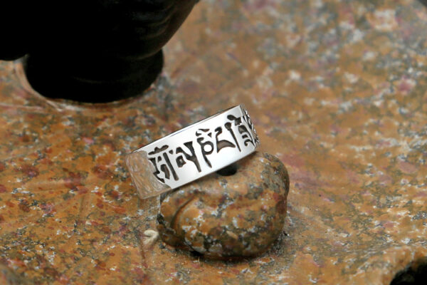 Fashion Silver Glossy Six Word Truth Ring - Image 3