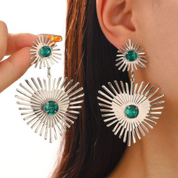 Bohemian Sunflower Heart-Shaped Earrings
Bohemian Sunflower Design: Radiates warmth, positivity, and individuality - Image 2