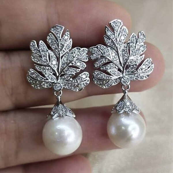 Leaf-shaped Earring Female Pearl Design - Image 4