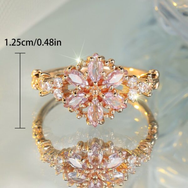 Round Champagne Gold Horse Eye White Diamond Flower Ring - Image 3