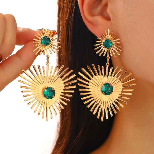 Bohemian Sunflower Heart-Shaped Earrings
Bohemian Sunflower Design: Radiates warmth, positivity, and individuality - Image 6