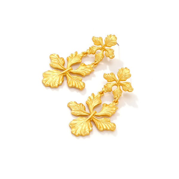 Eye-catching Hollow Matte Gold Laminated Flowers - Image 2