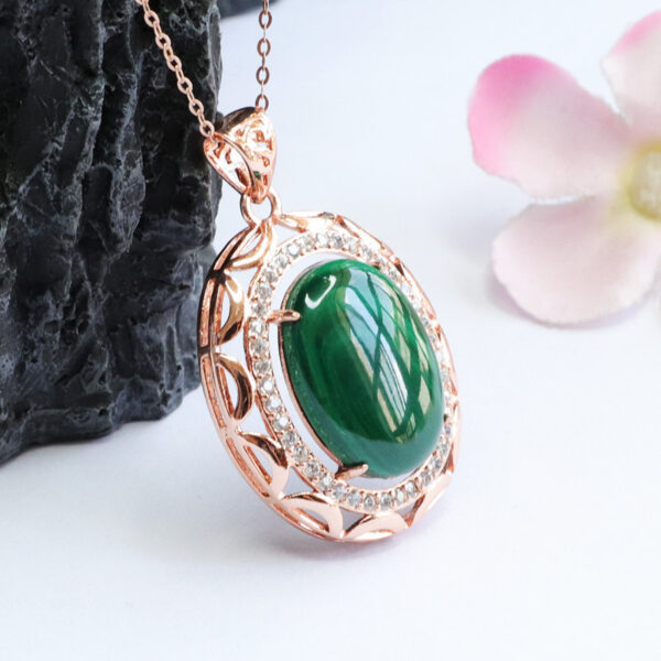 Natural Malachite Pigeon Egg Pendant Female Color Treasure Pendant Jewelry Accessoriesa feeling of balance and harmony