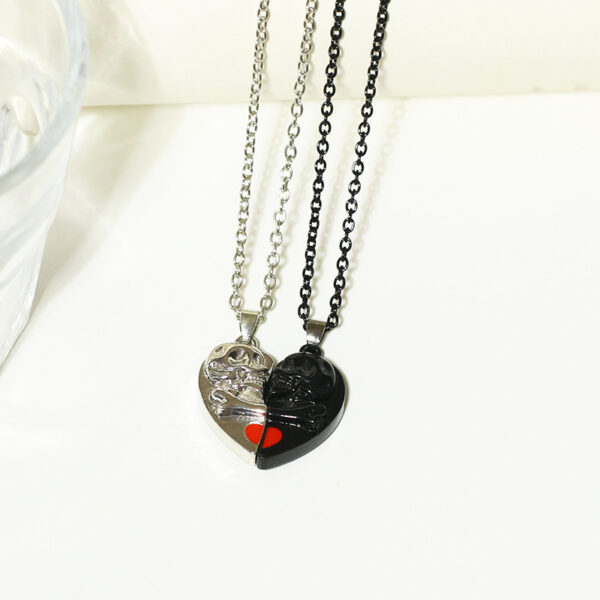 Punk Retro Skull Pendant Halloween Necklace Heart-shaped Magnetic Stitching Love Skull Couple Necklace - Image 7