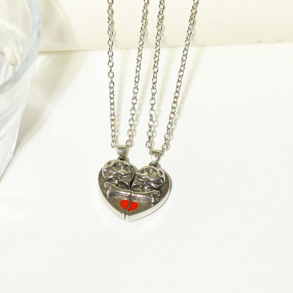 Punk Retro Skull Pendant Halloween Necklace Heart-shaped Magnetic Stitching Love Skull Couple Necklace - Image 8