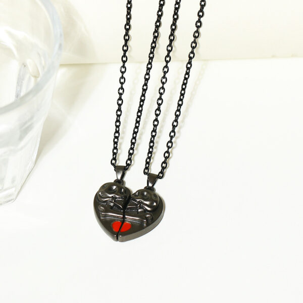 Punk Retro Skull Pendant Halloween Necklace Heart-shaped Magnetic Stitching Love Skull Couple Necklace - Image 5